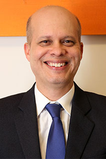 Dr. Alberto Guimarães Dr. Alberto Guimarães